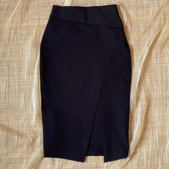 ZARA sleek pencil skirt - Picture 1 of 4